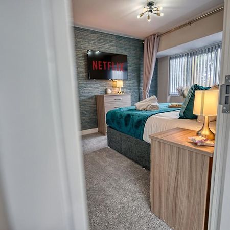Stylish House - B'Ham Airport And Nec, Jlr Solihull, Business & Leisure Stays - Aspen House Rom bilde