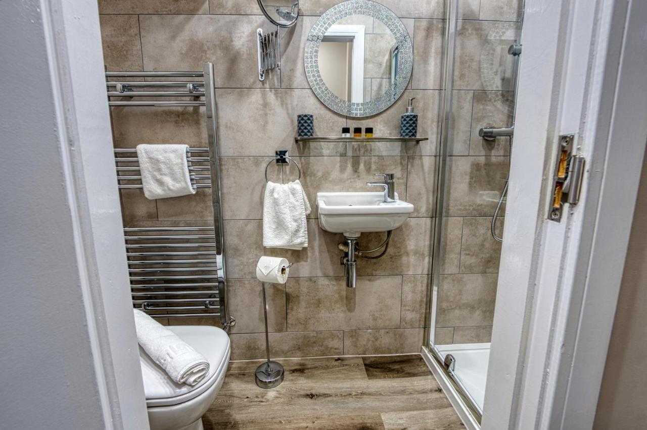 Stylish House - B'Ham Airport And Nec, Jlr Solihull, Business & Leisure Stays - Aspen House Rom bilde