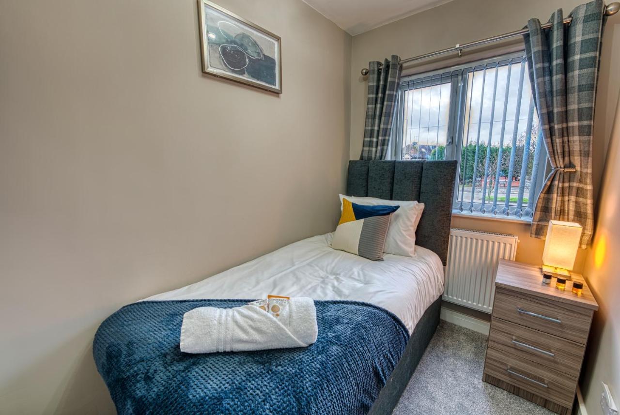Stylish House - B'Ham Airport And Nec, Jlr Solihull, Business & Leisure Stays - Aspen House Rom bilde