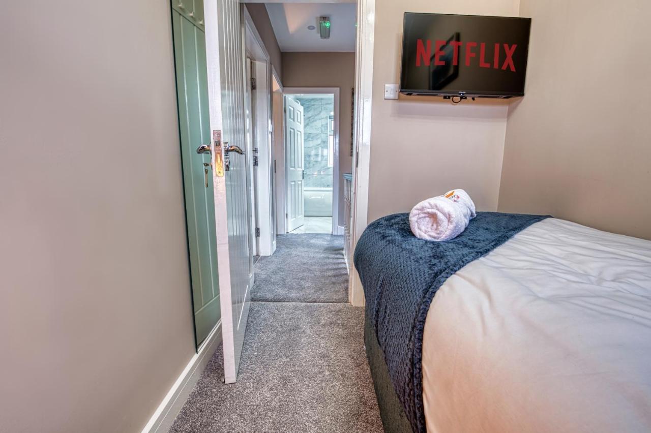 Stylish House - B'Ham Airport And Nec, Jlr Solihull, Business & Leisure Stays - Aspen House Rom bilde