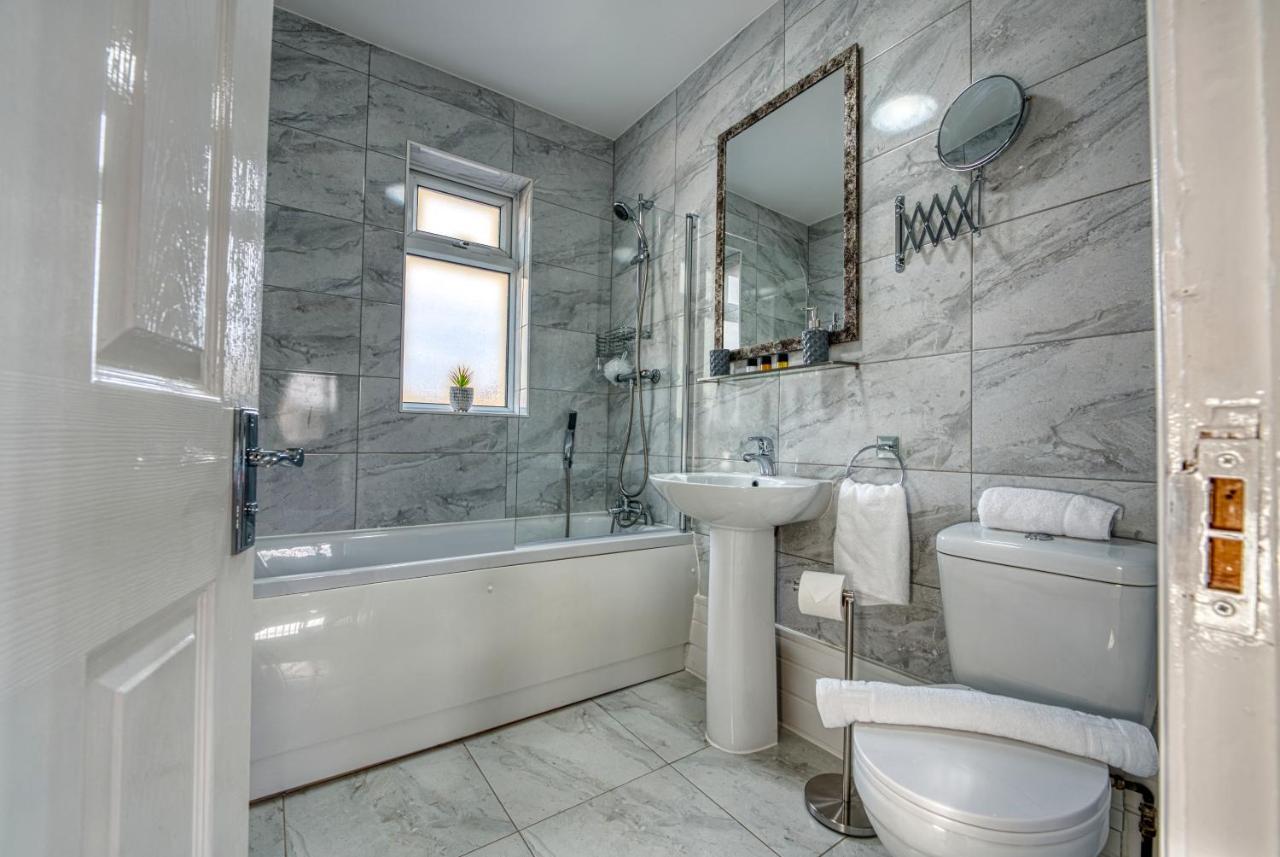 Stylish House - B'Ham Airport And Nec, Jlr Solihull, Business & Leisure Stays - Aspen House Rom bilde